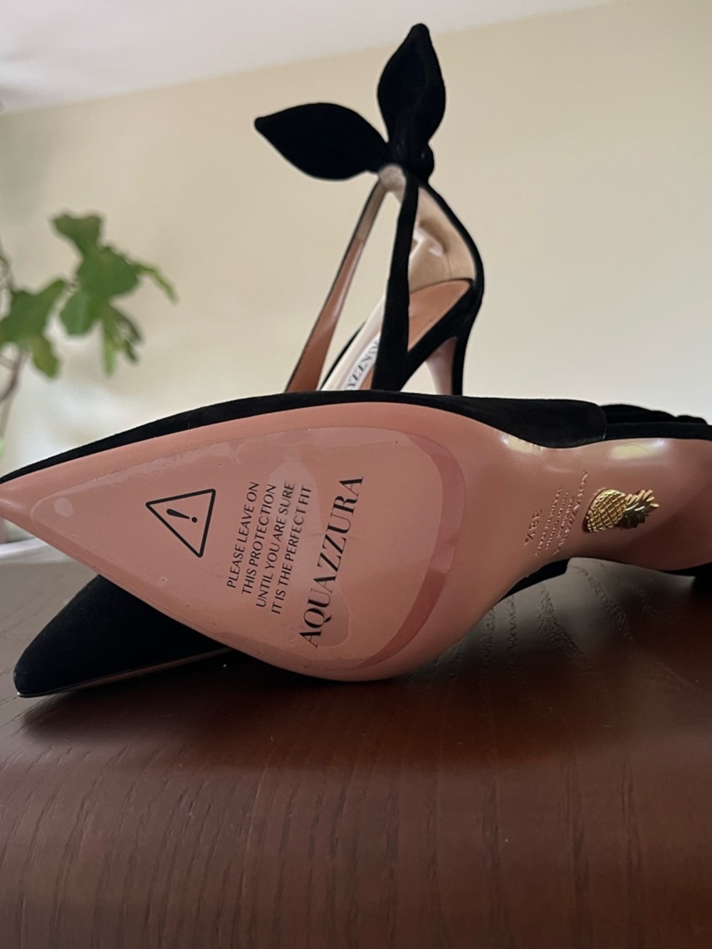 Aquazzura Black Suede Pointed-Toe Bow-Tie Stiletto Pumps - Picture 5 of 7